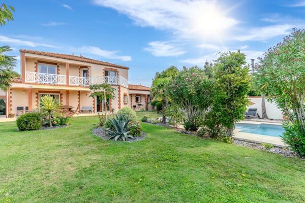 Élégante villa familiale avec maison d’invités et piscine Sainte Marie