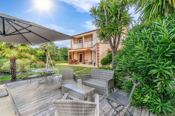 Élégante villa familiale avec maison d’invités et piscine Sainte Marie