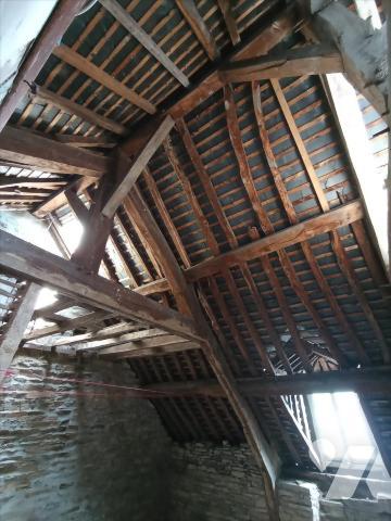 A Condé sur Noireau ,une maison à rénover centre-ville mitoyenne d'un côté d'une surface d'envi...