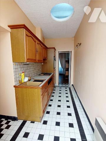 A Condé sur Noireau ,une maison à rénover centre-ville mitoyenne d'un côté d'une surface d'envi...