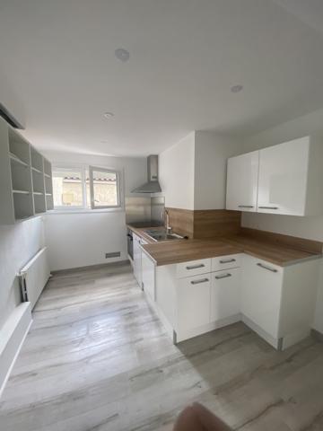 Maison T4 de 90m² avec garage, terrasse et jardin.