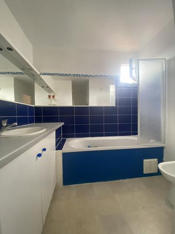 Maison T4 de 90m² avec garage, terrasse et jardin.