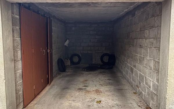 Stationnement à louer    Alençon