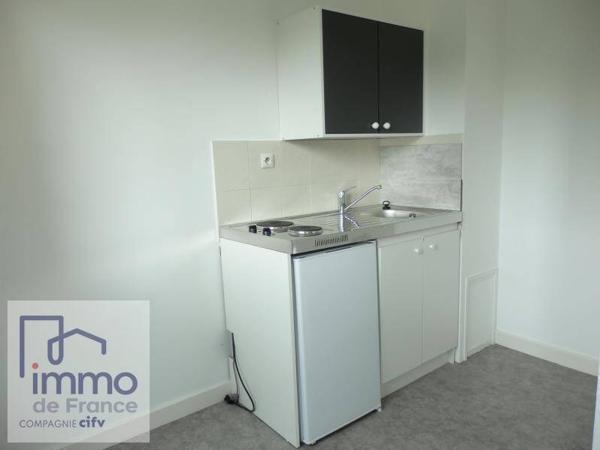 ECHIROLLES / 10 Avenue de l'Industrie. Secteur très calme~Au 10ème étage avec ascenseur, appartement de deux pièces d'une surface de 36,27m²