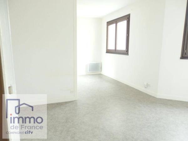 ECHIROLLES / 10 Avenue de l'Industrie. Secteur très calme~Au 10ème étage avec ascenseur, appartement de deux pièces d'une surface de 36,27m²