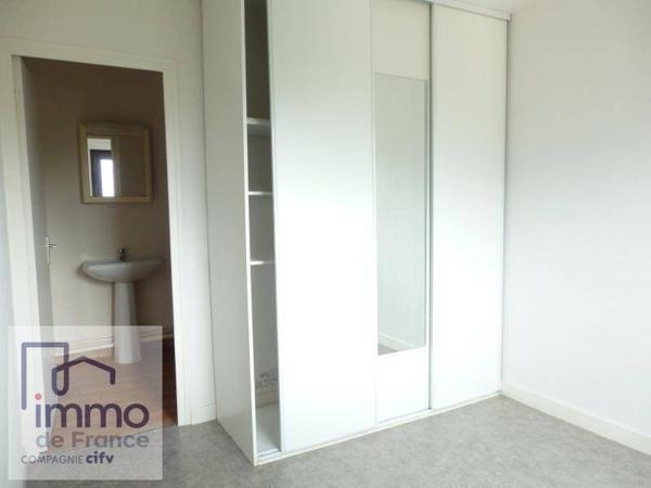 ECHIROLLES / 10 Avenue de l'Industrie. Secteur très calme~Au 10ème étage avec ascenseur, appartement de deux pièces d'une surface de 36,27m²