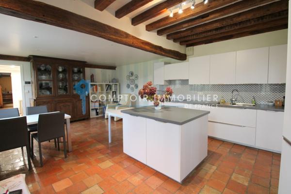 Maison
                                                                                                                                                                                                                                                                                                                        6 pièce(s)                                                                                                                                                                                                          4 chambre(s)                                                                                                                                                                                                          240  m²