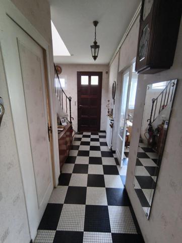 Maison familiale non mitoyenne sur belle parcelle