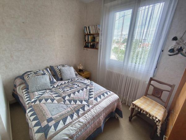 Maison familiale non mitoyenne sur belle parcelle