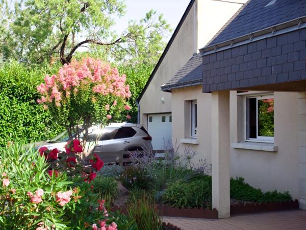 Saumur Château – Maison contemporaine 220 m² – Jardin 997 m² – Coup de cœur familial