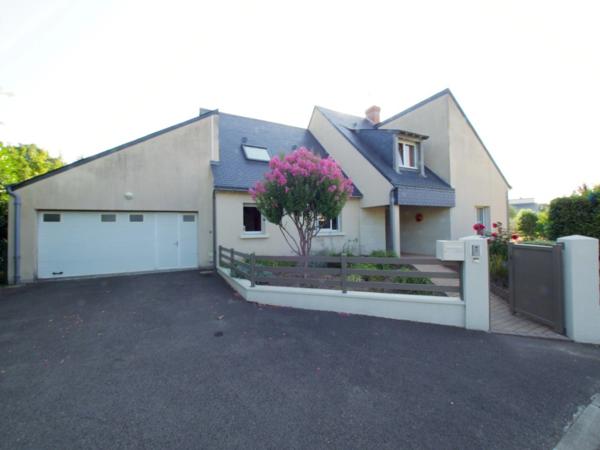 Saumur Château – Maison contemporaine 220 m² – Jardin 997 m² – Coup de cœur familial