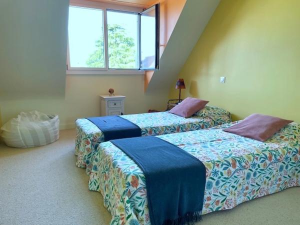Saumur Château – Maison contemporaine 220 m² – Jardin 997 m² – Coup de cœur familial