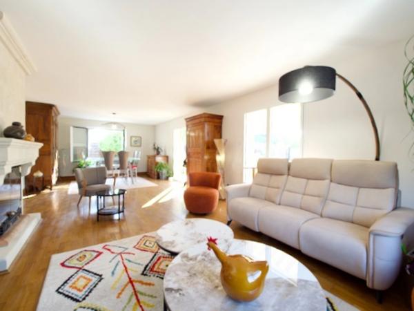 Saumur Château – Maison contemporaine 220 m² – Jardin 997 m² – Coup de cœur familial
