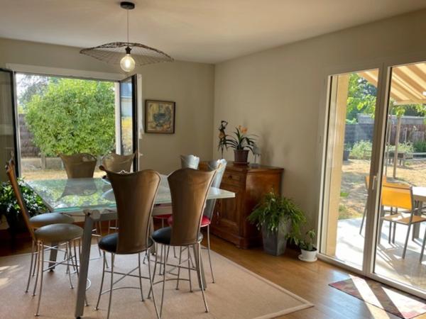 Saumur Château – Maison contemporaine 220 m² – Jardin 997 m² – Coup de cœur familial