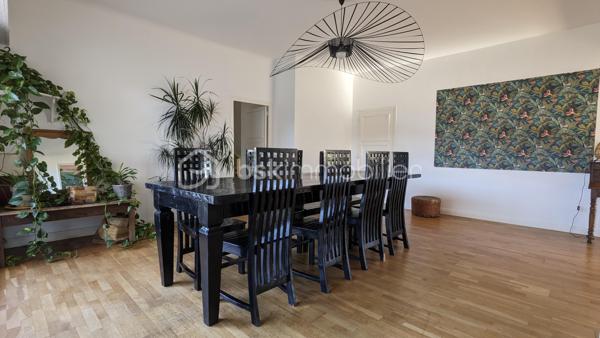 DAX - CŒUR DE VILLE - GRAND APPARTEMENT - BEAUX VOLUMES - TRES LUMINEUX - 4 SUITES CHAMBRES + SALLE DE BAIN - SUPERBE TERRASSE ROOFTOP - TOUT A PIED - BUS 
 
Philippe Raba Immobilier vous propose au cœur de Dax ce très bel appartement d'une superficie de 195 m² habitables (195,26 m² carrez).
 
Cet appartement se compose d’un grand salon séjour, d’une cuisine semi-ouverte équipée d’une verrière, d’une buanderie, de 3 WC indépendants, et de 4 suites avec chambres de plus de 15m² chacune, disposant toute de sa salle de bain ou de salle d’eau. Une grande terrasse type Rooftop donnant sur le séjour et la cuisine complète ce très bel ensemble.

Traversant, bénéficiant d’une très belle luminosité et de volumes exceptionnels, vous profiterez d’un grand salon séjour articulé autour d’une cheminé centrale et de la cuisine semi-ouverte qui se devine au travers de sa verrière.
Vous apprécierez sa distribution bien pensée autour de la pièce de vie, et sa vue remarquable sur le centre de Dax. Ses 4 suites avec grandes chambres et salle de bain ou salle d’eau attenantes chacune, organisées en 2 zones distinctes pour préserver l’intimité de chacun contribuent à cet ensemble bien organisé.

Véritable « coup de cœur », le séjour et la cuisine s’ouvre sur une magnifique terrasse de plus de 60m² de type Roof Top. Vous profiterez d’un lieu de vie privilégié exceptionnel, en plein centre-ville, pour vos belles soirées d’été en famille ou entre amis, parfaitement au calme et à l’abri des regards.   

Autre atout :
Situé en plein cœur de Dax, dans le quartier très recherché de la Fontaine d’Eau Chaude, cet appartement vous offrira un cadre de vie idéal à deux pas des lieux de vie prisée du centre-ville et de ses commerces, le tout sans nuisance.  Le stationnement est aisé en pied d’immeuble. 

La proximité de la fontaine chaude, du parc des arènes, ou des navettes de l’hypercentre menant directement à la gare sont également de vrais atouts. Vous pourrez faire votre marché le samedi matin à pied et profiterez des emblématiques Halle de Dax entièrement refaites pour y déguster Pinchos et autre spécialités locales. Les écoles et groupes scolaires Sully et Gallieni sont également à quelques minutes de marche seulement.

On aime :
 
-     Son emplacement  n°1 en plein cœur de ville 
-     Ses volumes magnifiques
-     Sa grande et lumineuse pièce de vie autour de la cuisine centrale
-     Sa très belle terrasse au calme véritable « coup de cœur »

En résumé :
Un Appartement unique sur le marché de par ses beaux volumes et son Roof Top, agréable à vivre et bien organisé, qui associe confort et emplacement central en cœur de ville, le tout à moins de 20 min de l’océan et des plus belles plages Landaises. Une opportunité rare sur le marché.

Vous avez besoin de connaître votre capacité de financement et de réaliser une simulation ? Nous vous mettons gratuitement en relation avec notre courtier partenaire.


Pour plus d'informations, contactez Philippe RABA par téléphone ou par mail.