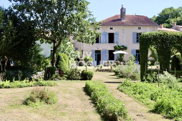 Propriété de caractère à vendre de 8 pièces de 275 m²