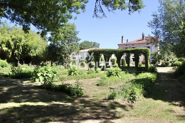 Propriété de caractère à vendre de 8 pièces de 275 m²