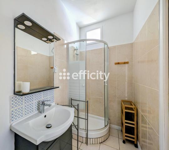 Appartement
         2 pièces
        - 26 m² 98 000 € *