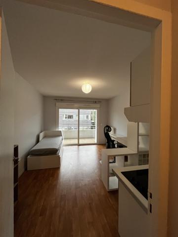 T1 quartier les Minimes avec terrasse et place de stationnement en bail meublé à l’année