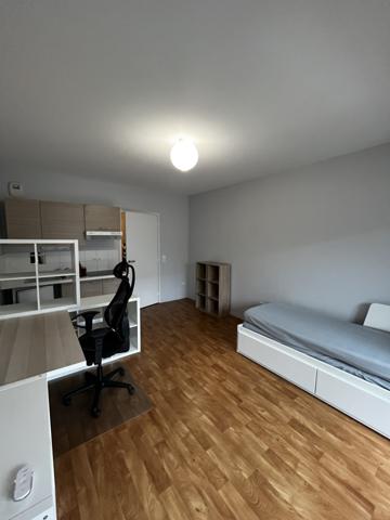 T1 quartier les Minimes avec terrasse et place de stationnement en bail meublé à l’année