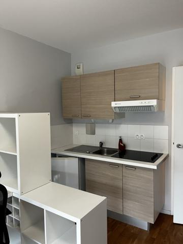 T1 quartier les Minimes avec terrasse et place de stationnement en bail meublé à l’année