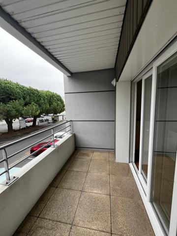 T1 quartier les Minimes avec terrasse et place de stationnement en bail meublé à l’année