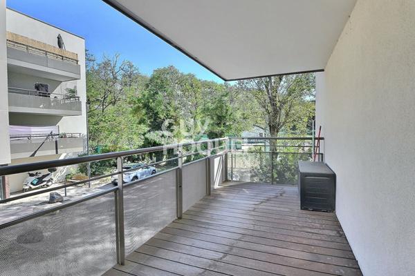 SAINT-FONS (69190) - Appartement T3 de 54 m²,  double exposition, avec balcon & garage