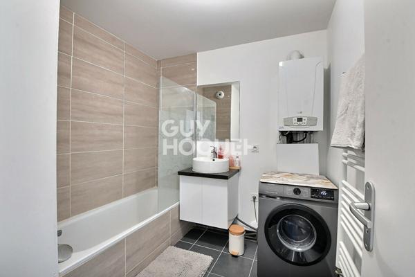 SAINT-FONS (69190) - Appartement T3 de 54 m²,  double exposition, avec balcon & garage