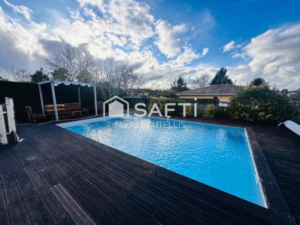 Grand terrain, sous sol, piscine, 4 chambres.