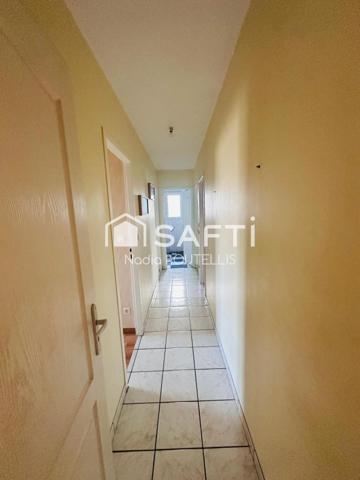 Grand terrain, sous sol, piscine, 4 chambres.