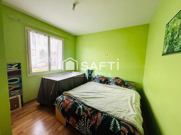 Grand terrain, sous sol, piscine, 4 chambres.