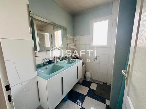 Grand terrain, sous sol, piscine, 4 chambres.