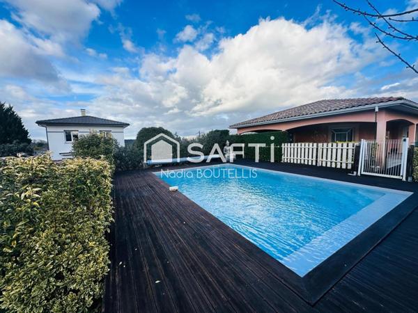 Grand terrain, sous sol, piscine, 4 chambres.