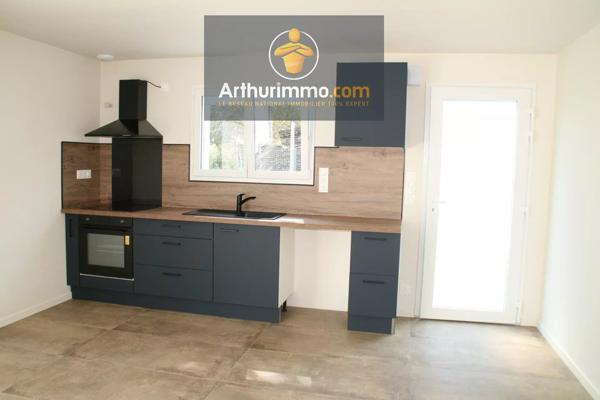 Location                                                      Maison
                        
                     3 pièces                      70 m2                     à La Croix-Helléan