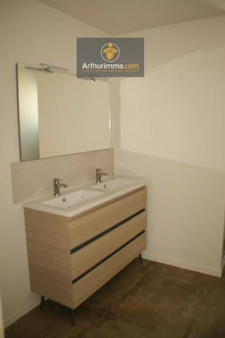 Location                                                      Maison
                        
                     3 pièces                      70 m2                     à La Croix-Helléan