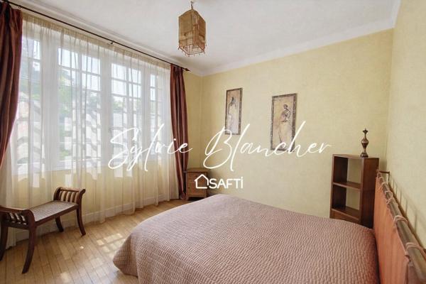 MAISON 210 M2  AVEC DEPENDANCES -  5 CHAMBRES - TERRAIN 1 728 M2