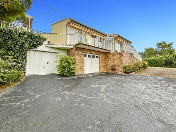 Montlhéry (91310) BELLE PROPRIETE AVEC PISCINE + SOUS-SOL TOTAL + TERRAIN AVEC MAGNIFIQUE VUE DEGAGEE