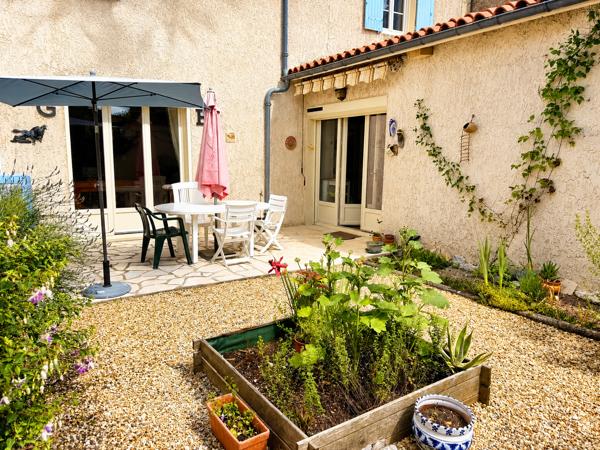 Maison
         6 pièces
        - 180 m² Exclusivité 247 000 € *