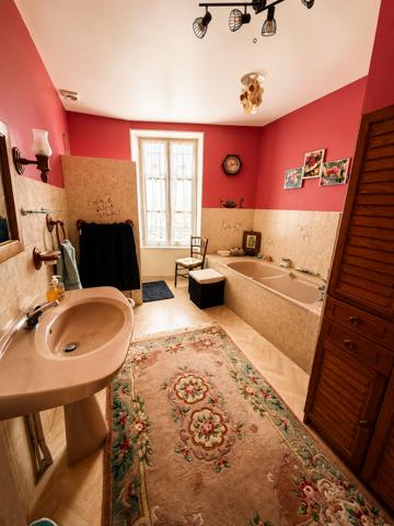 Maison
         6 pièces
        - 180 m² Exclusivité 247 000 € *