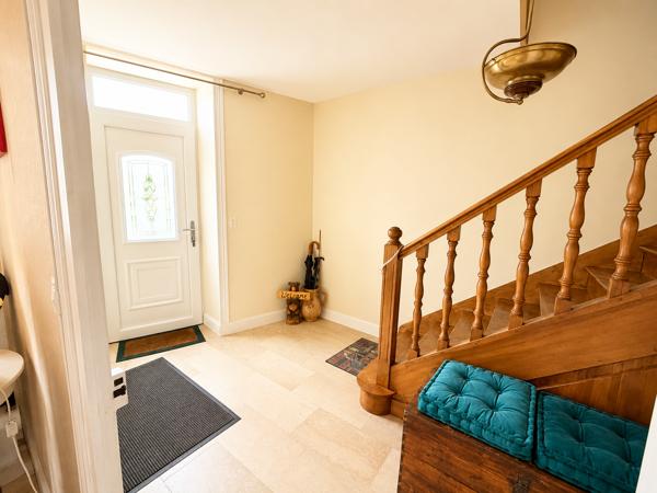 Maison
         6 pièces
        - 180 m² Exclusivité 247 000 € *