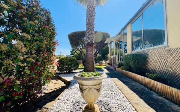 Maison à vendre    7 pièces •  Six-Fours-les-Plages