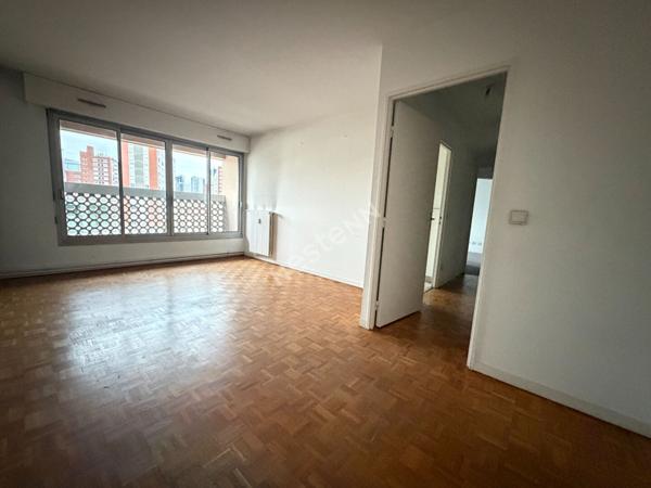 Appartement Puteaux 2 pièces de 49 m² avec loggia, cave et parking