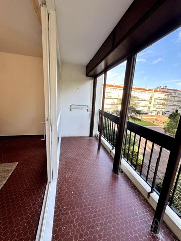 Bel appartement F2 avec parking privé et loggia