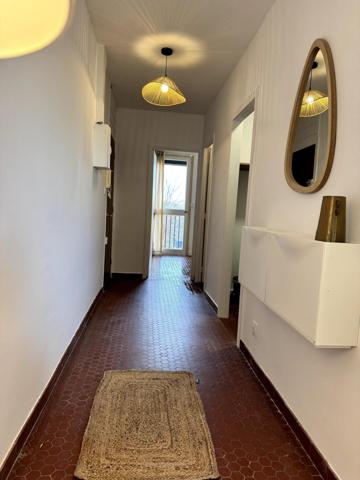 Bel appartement F2 avec parking privé et loggia