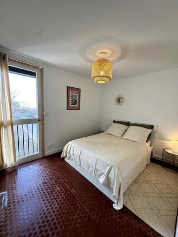 Bel appartement F2 avec parking privé et loggia