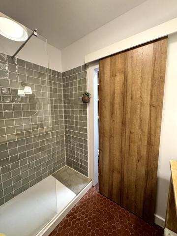 Bel appartement F2 avec parking privé et loggia