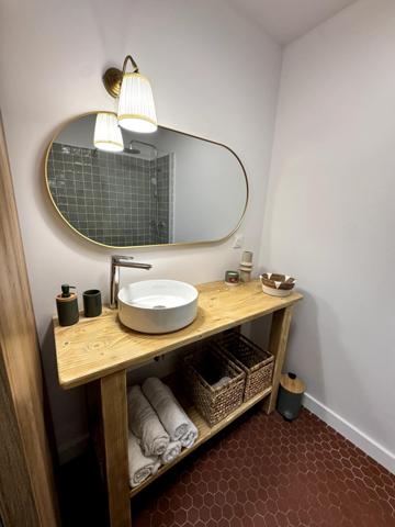 Bel appartement F2 avec parking privé et loggia