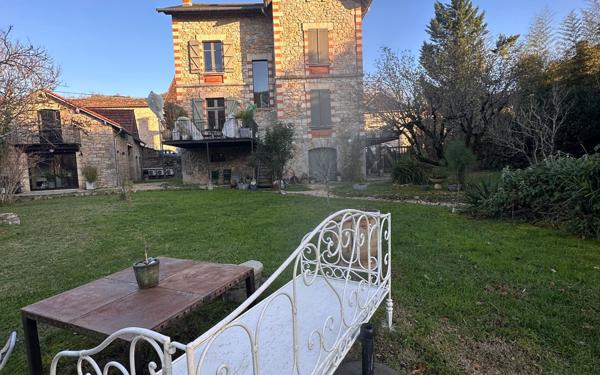 Maison à vendre    6 pièces •  Saint-Antonin-Noble-Val