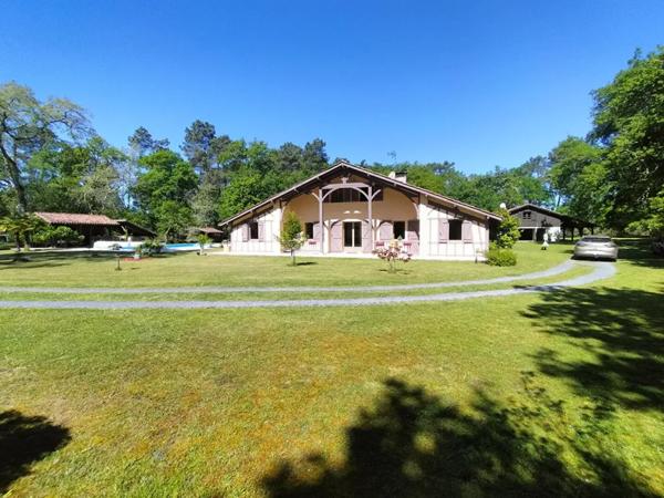 maison 7 pièces 226m² à vendre à Roquefort