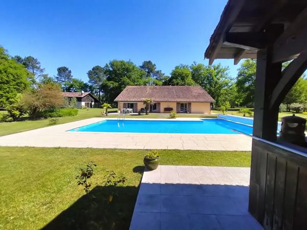 maison 7 pièces 226m² à vendre à Roquefort